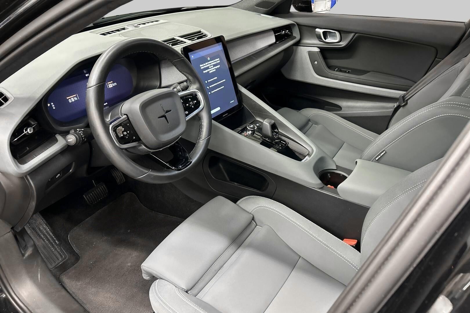 POLESTAR 2 iso kuva 9