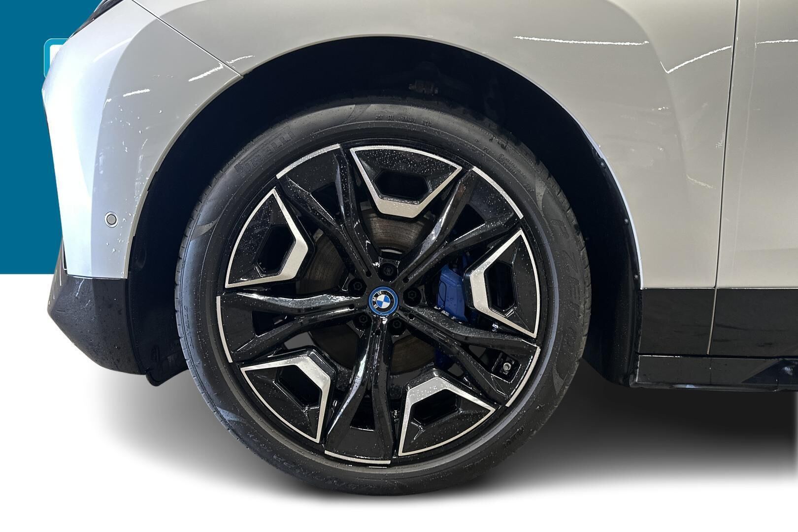 BMW iX iso kuva 13