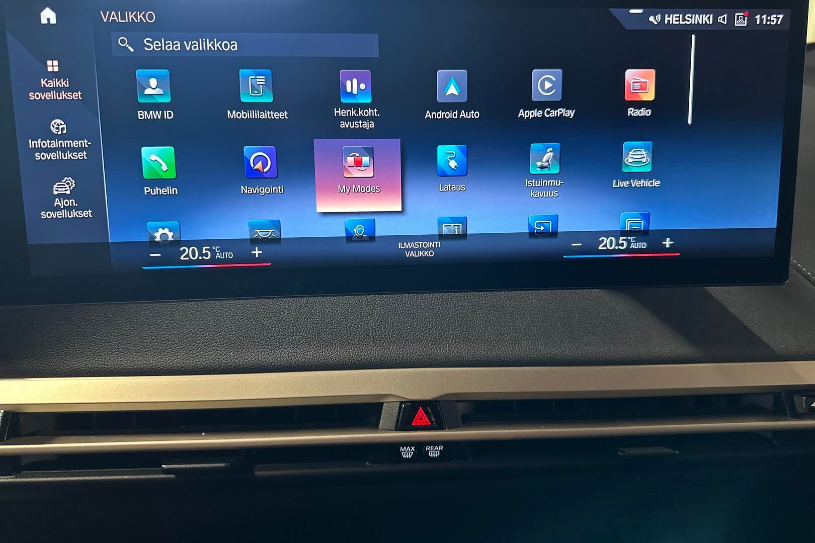 BMW iX iso kuva 16