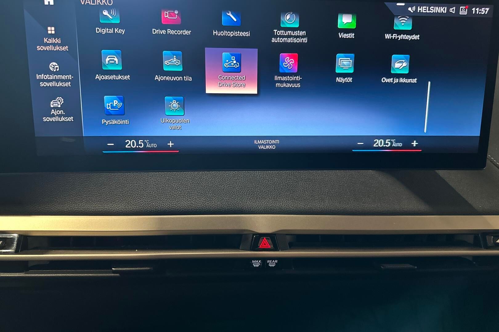 BMW iX iso kuva 18