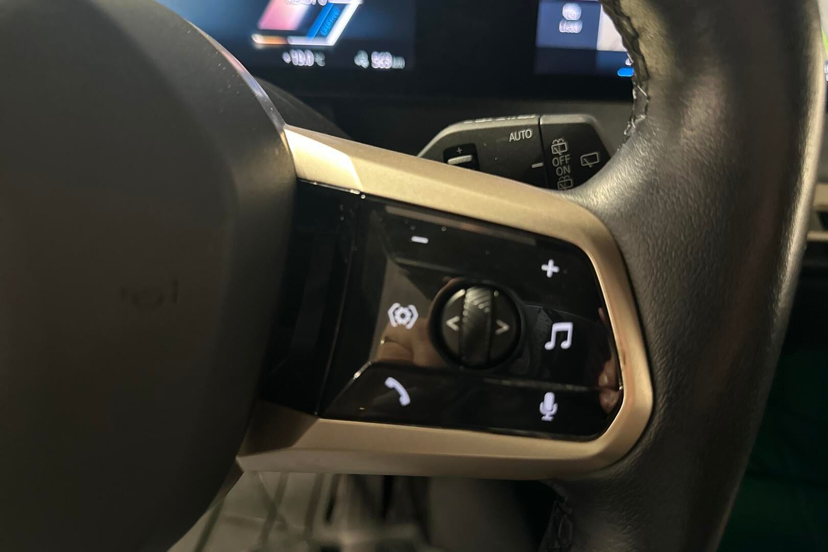 BMW iX iso kuva 23