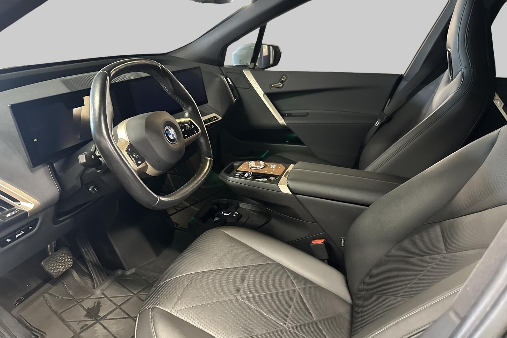 BMW iX iso kuva 9