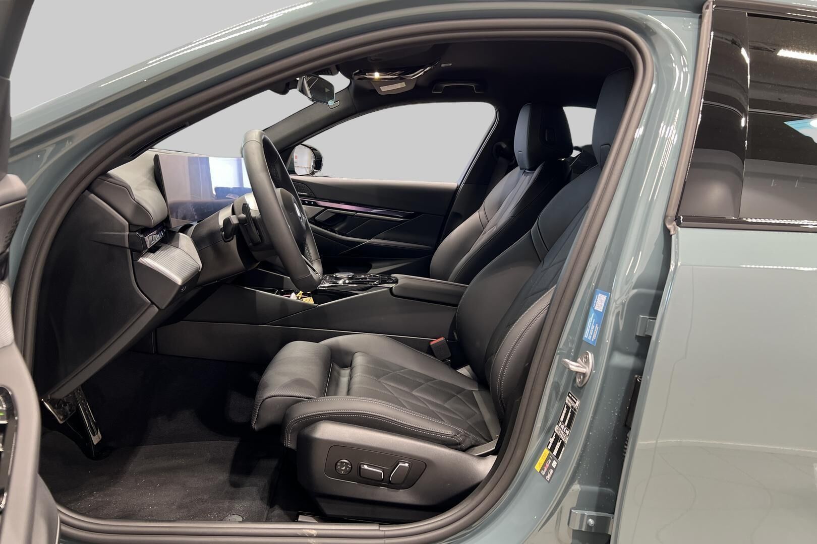 BMW 5-SARJA iso kuva 8