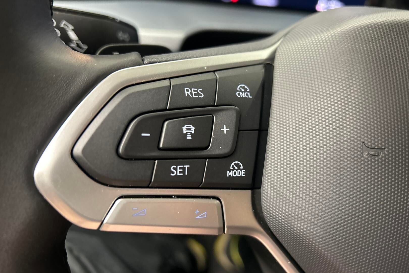 VOLKSWAGEN GOLF iso kuva 18