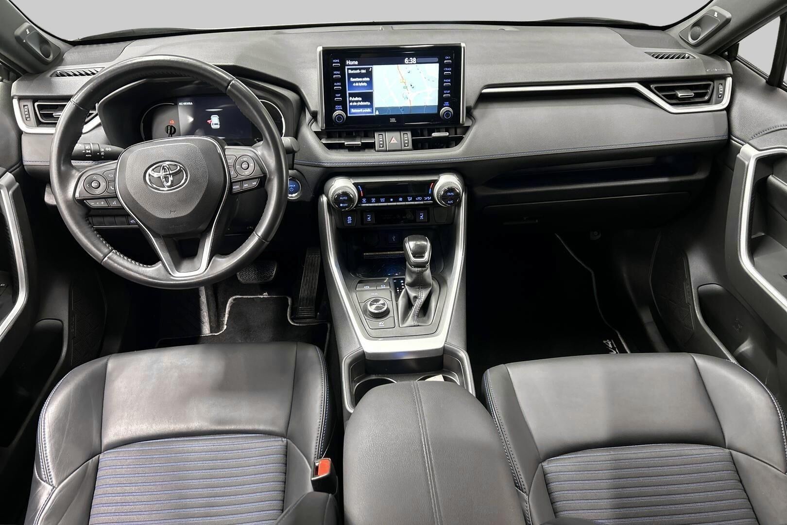 TOYOTA RAV4 iso kuva 11