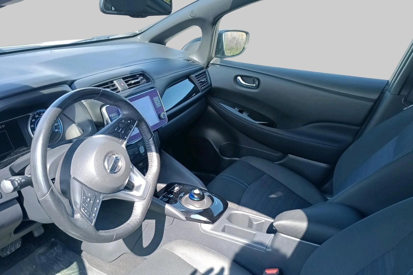 NISSAN LEAF iso kuva 1