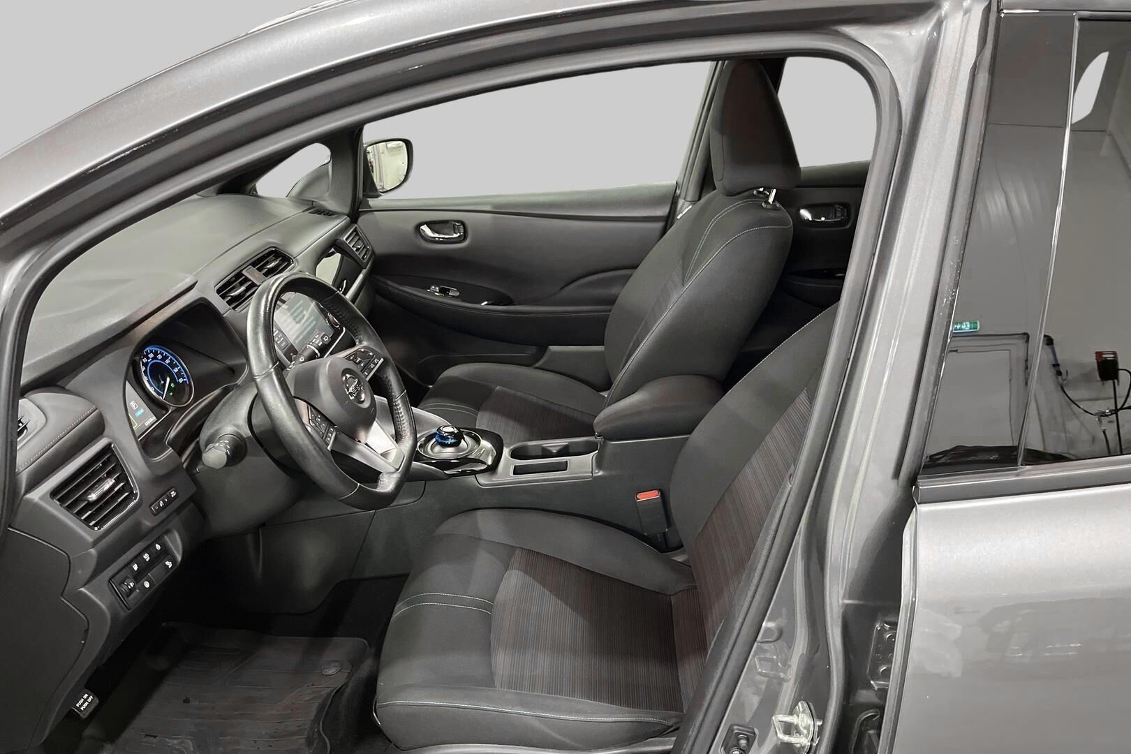 NISSAN LEAF iso kuva 8
