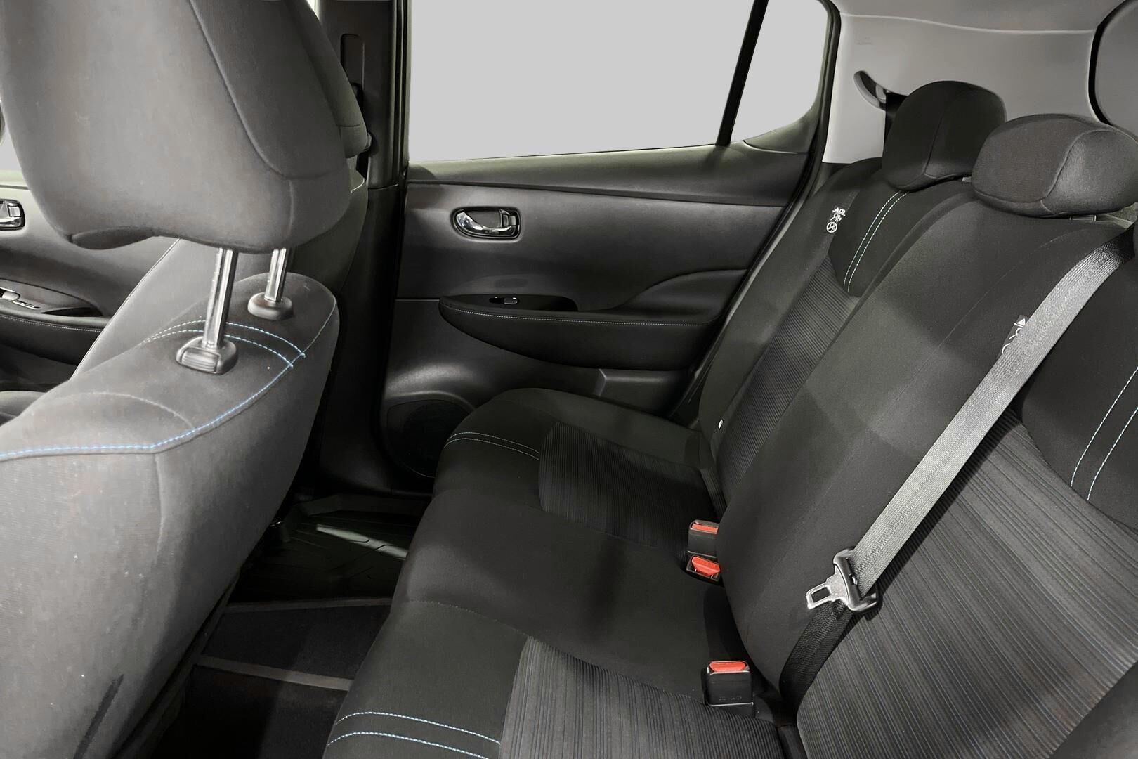 NISSAN LEAF iso kuva 9
