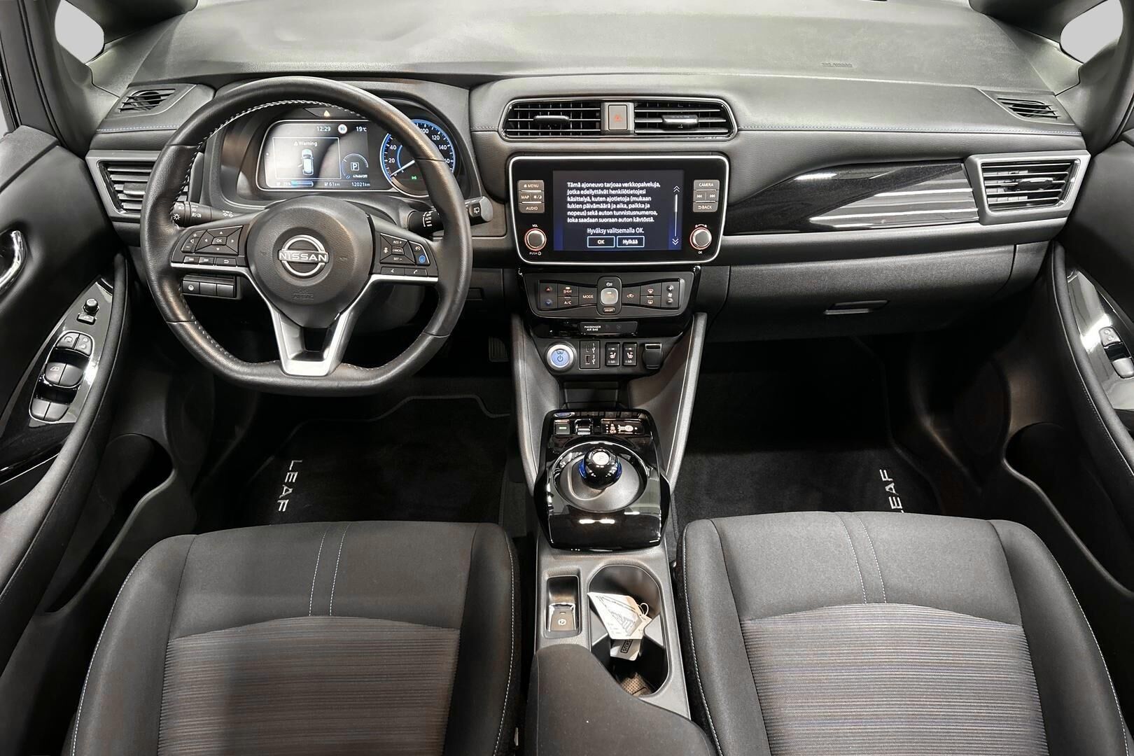 NISSAN LEAF iso kuva 11