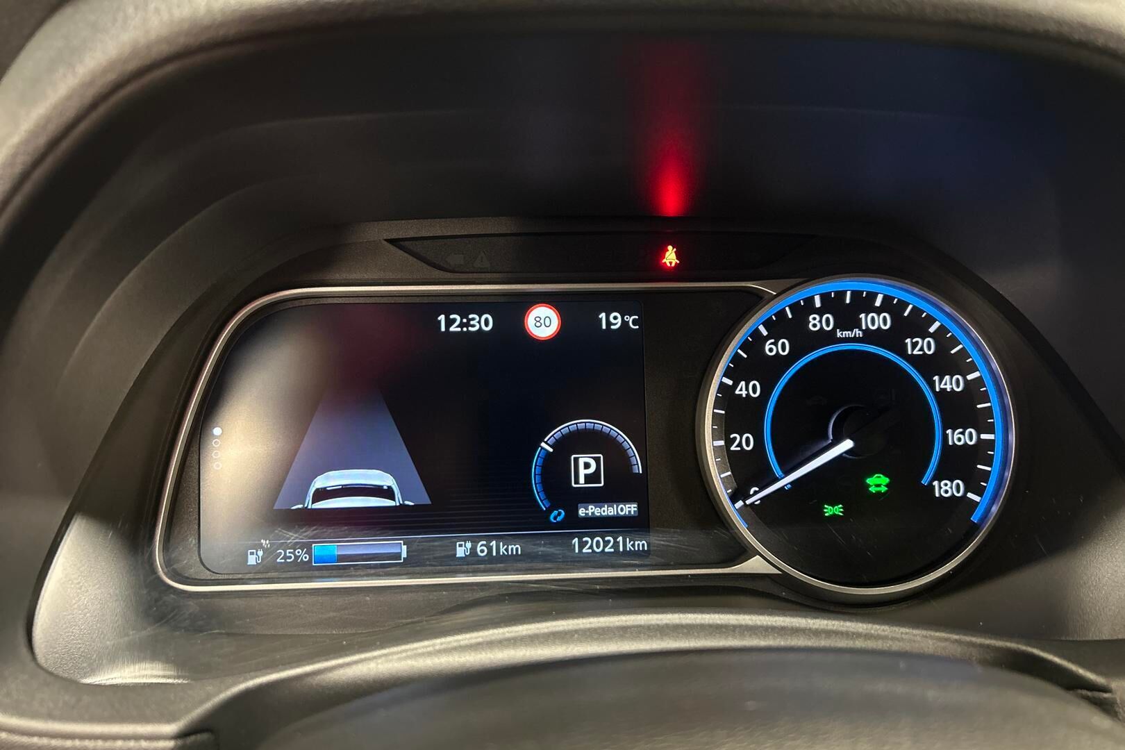 NISSAN LEAF iso kuva 14