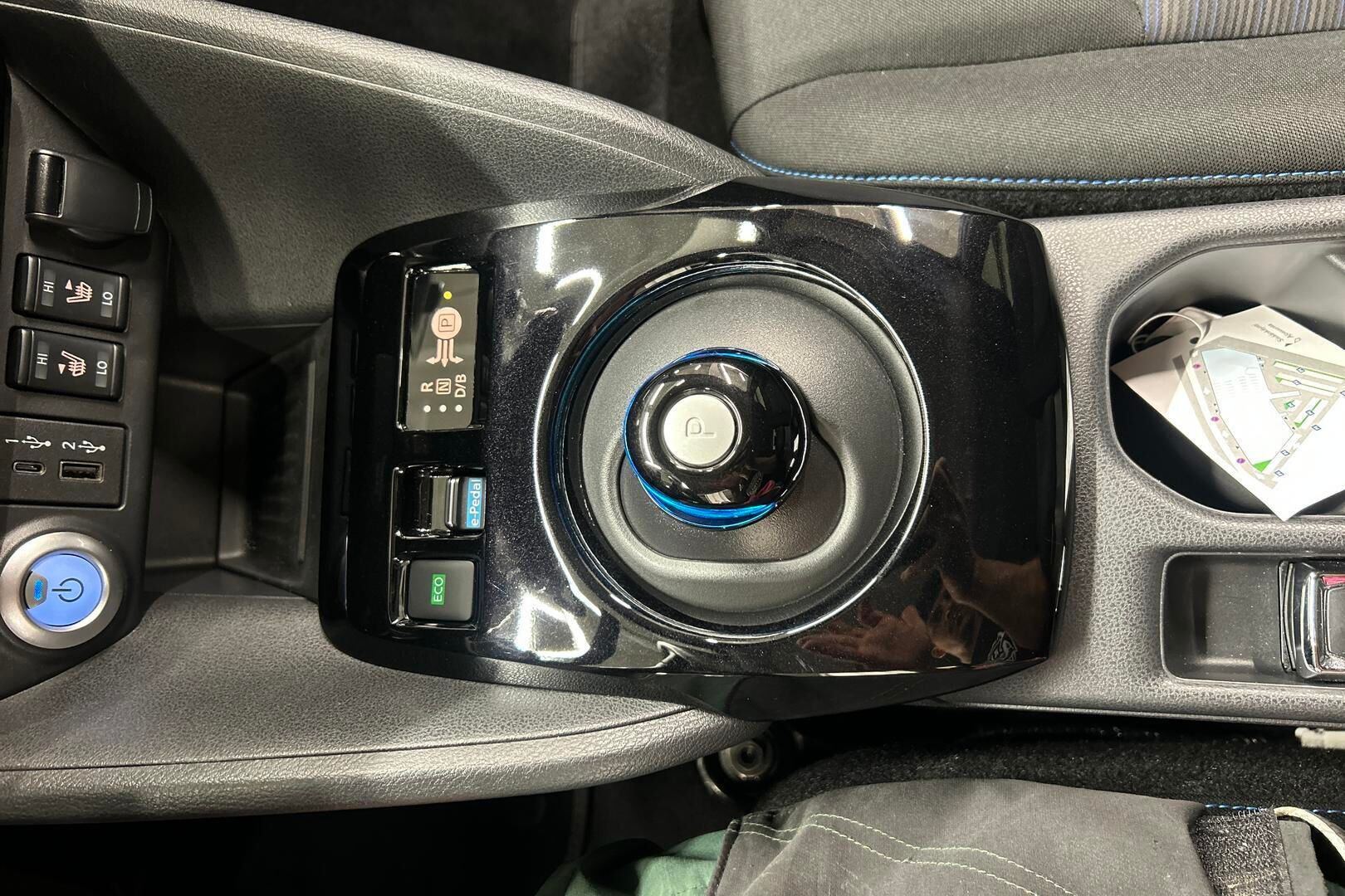 NISSAN LEAF iso kuva 17