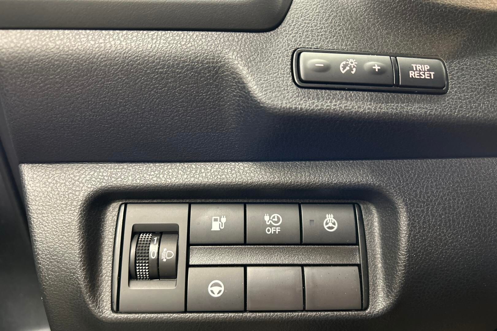 NISSAN LEAF iso kuva 20
