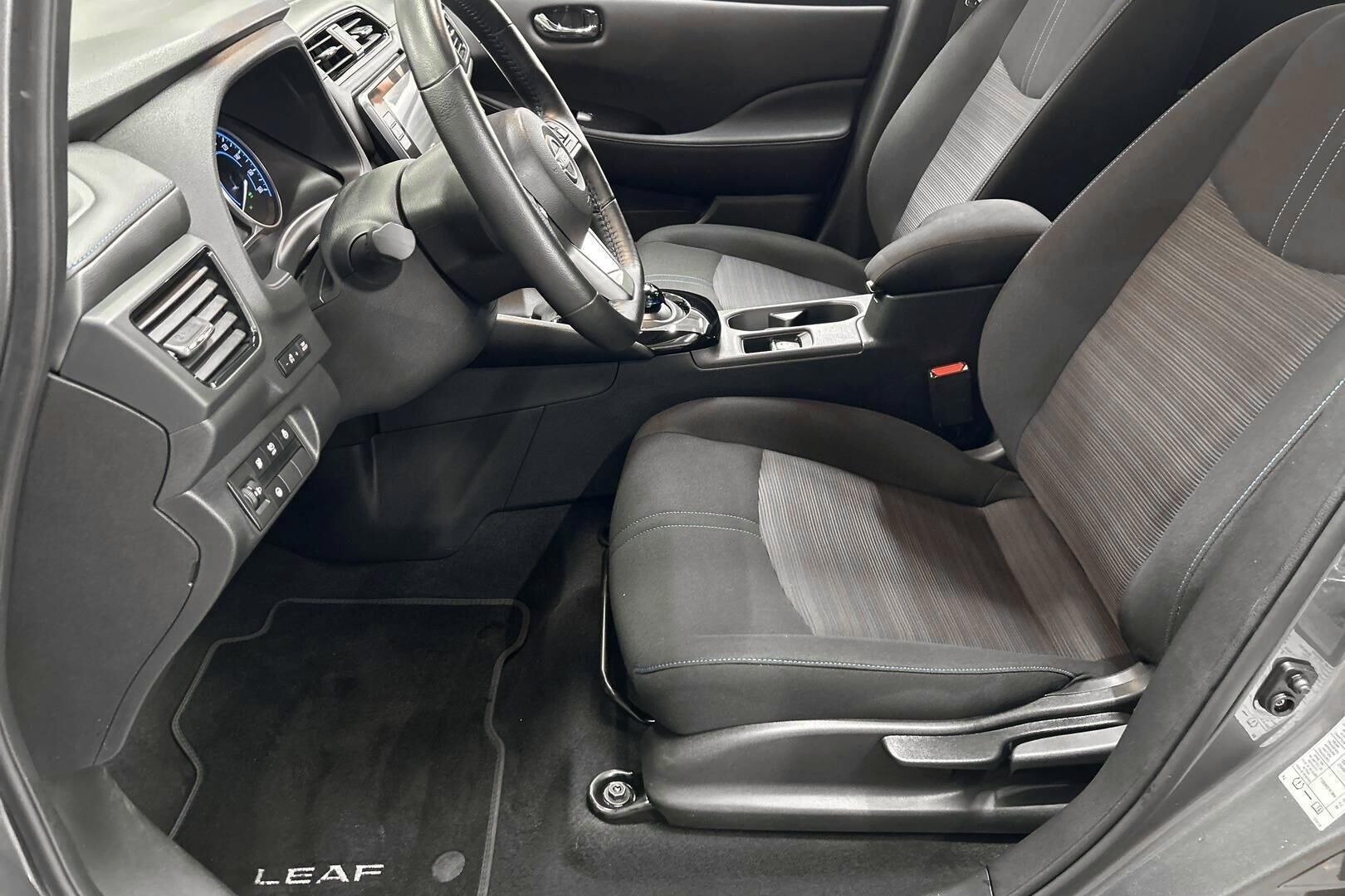 NISSAN LEAF iso kuva 9