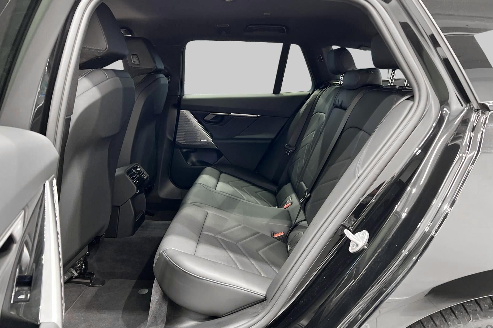 BMW I5 iso kuva 25