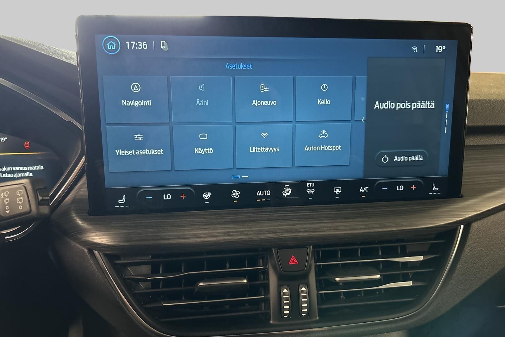 Ford Kuga iso kuva 19