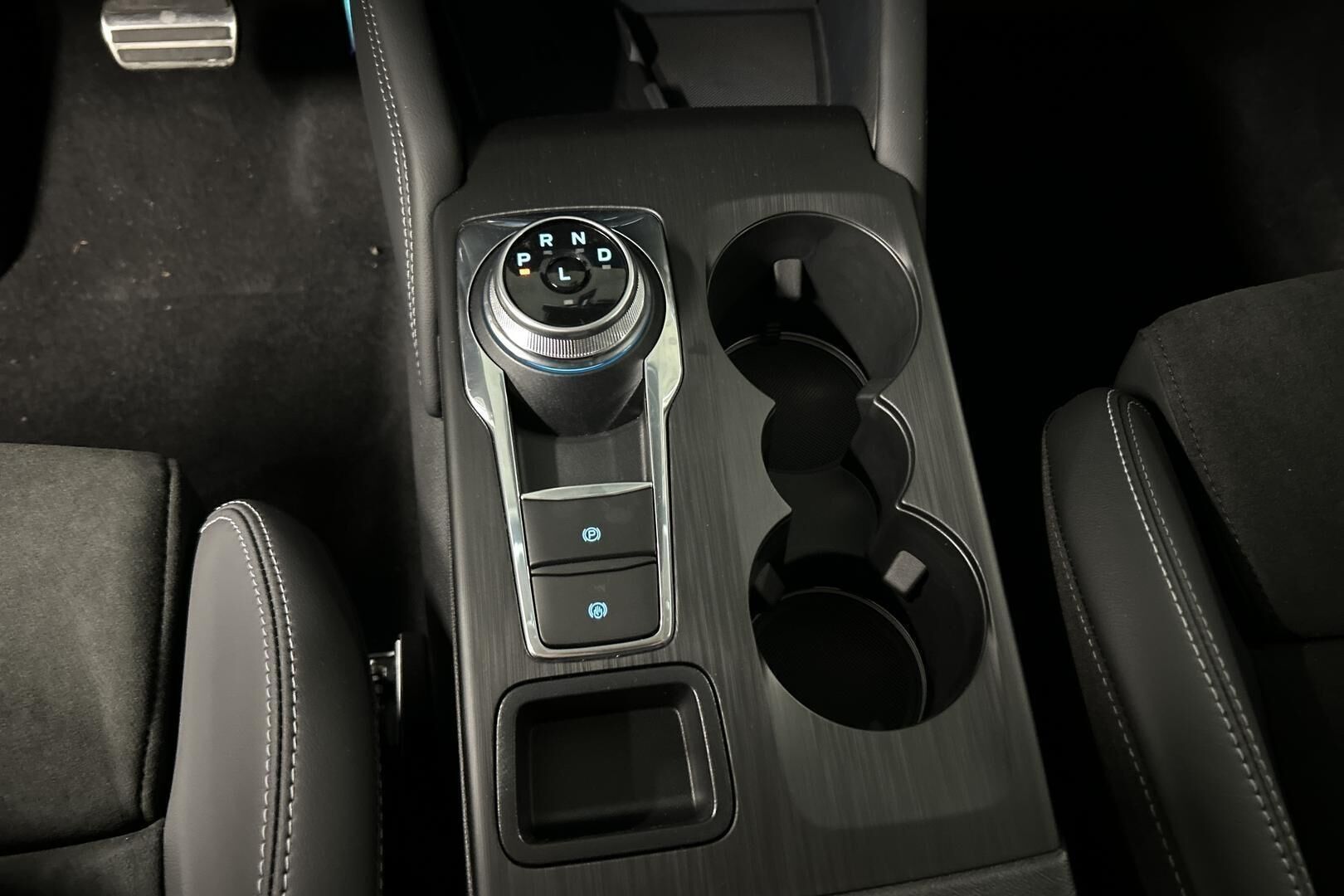 Ford Kuga iso kuva 21