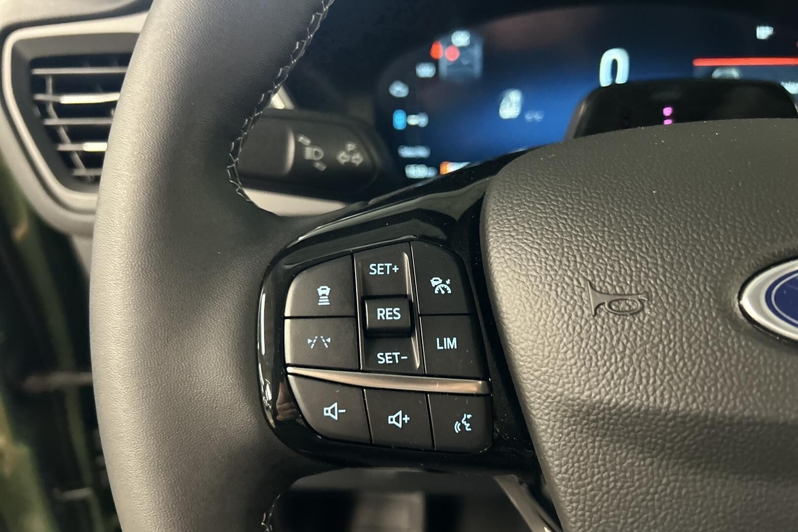 Ford Kuga iso kuva 23