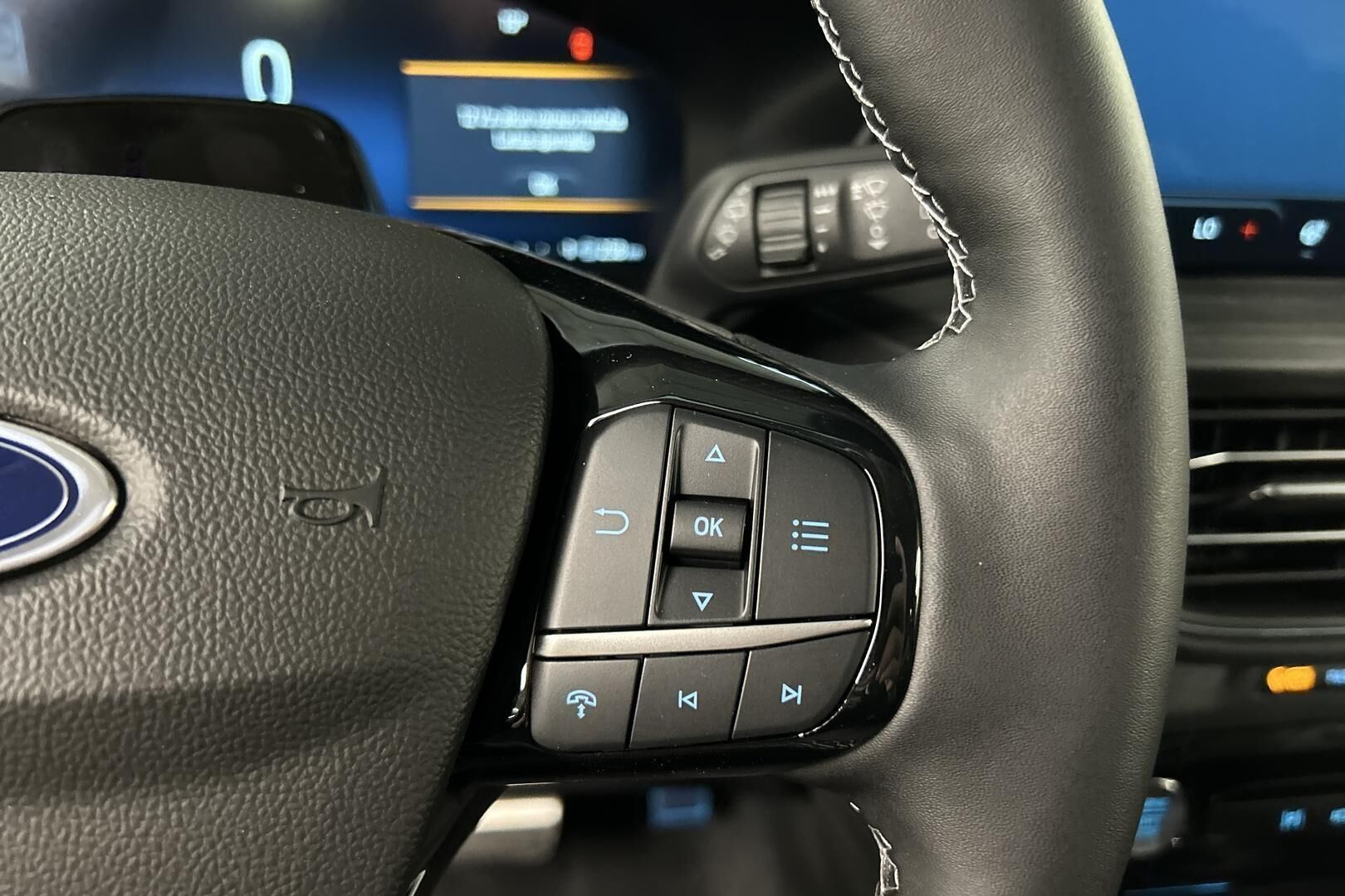 Ford Kuga iso kuva 24