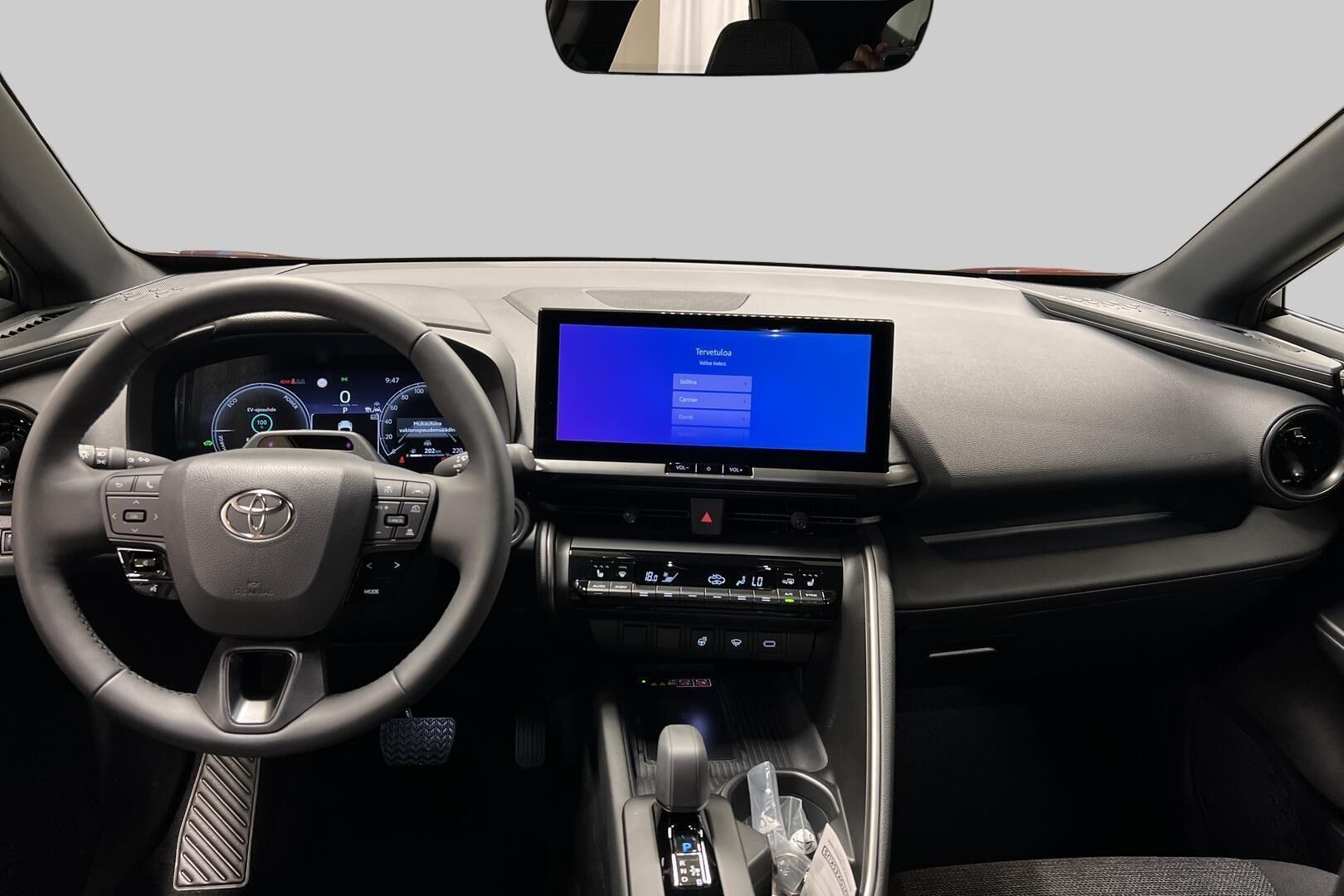Toyota C-HR iso kuva 8