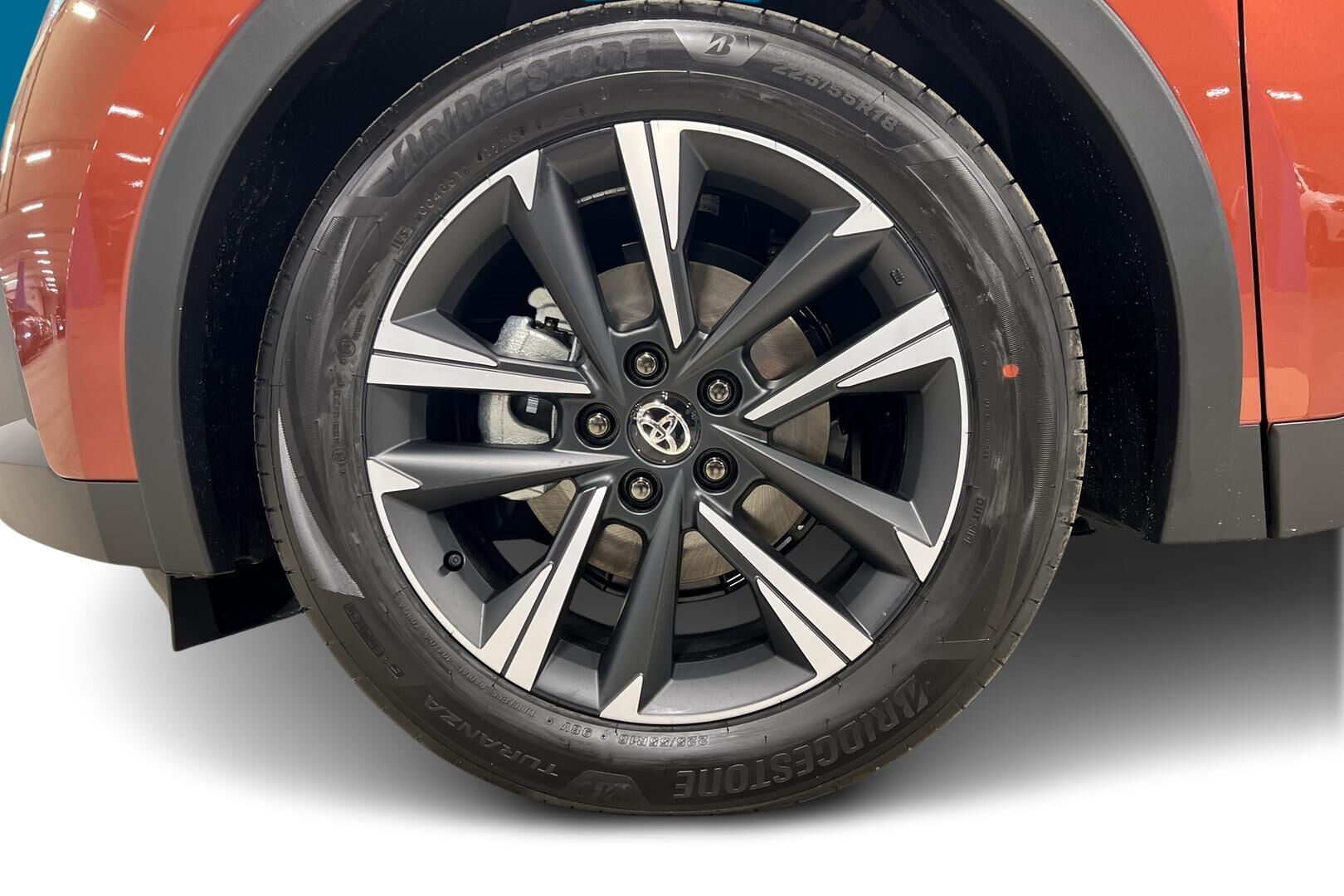 Toyota C-HR iso kuva 10