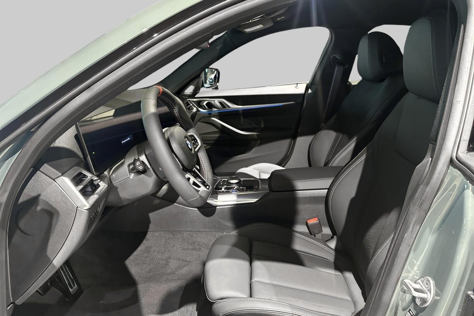 BMW I4 M60 iso kuva 8