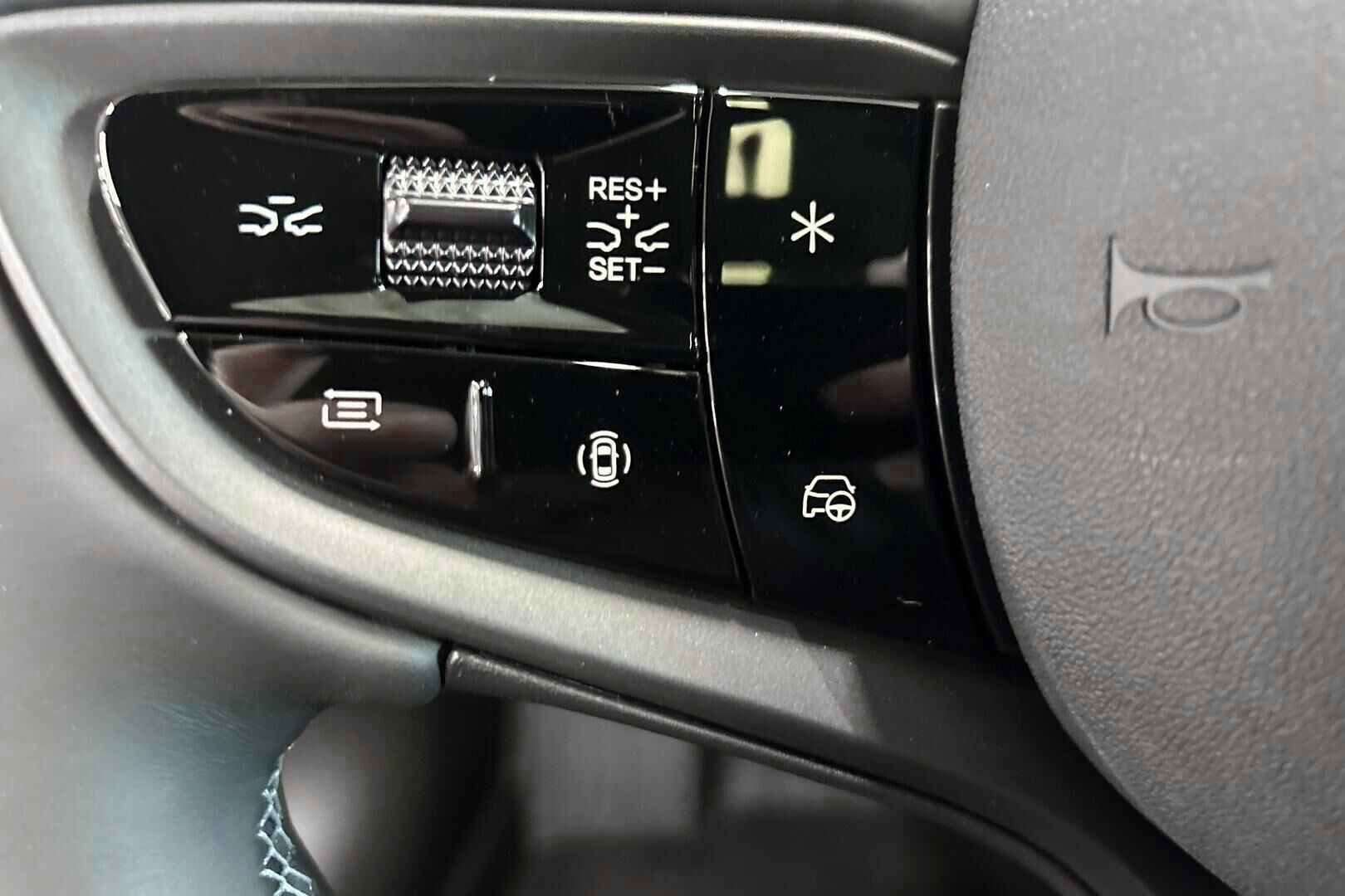 BYD Seal iso kuva 16