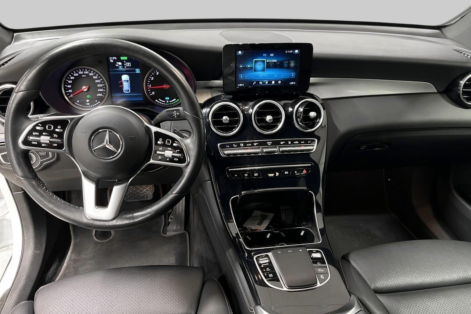 Mercedes-Benz GLC iso kuva 11
