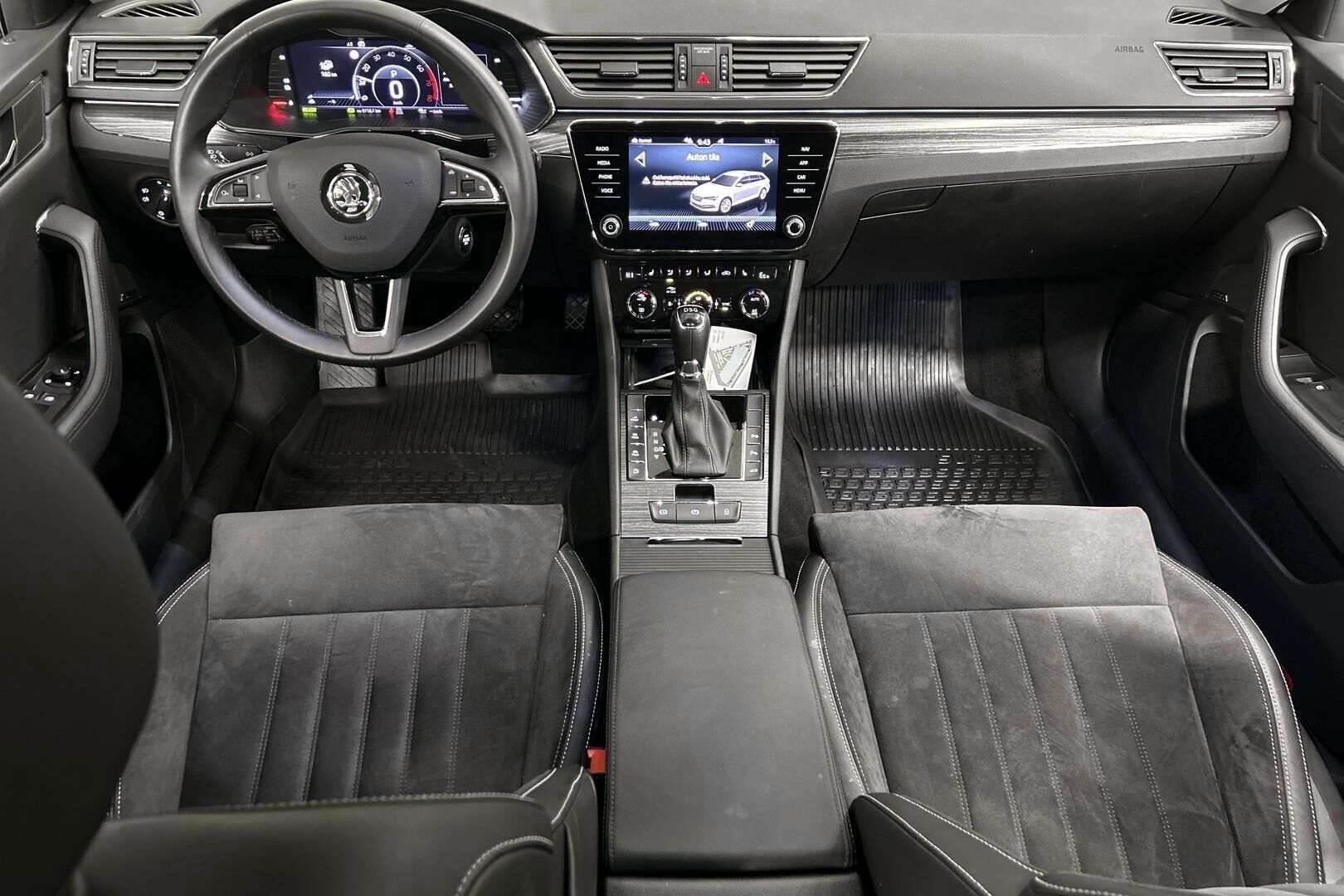 Skoda Superb iso kuva 11