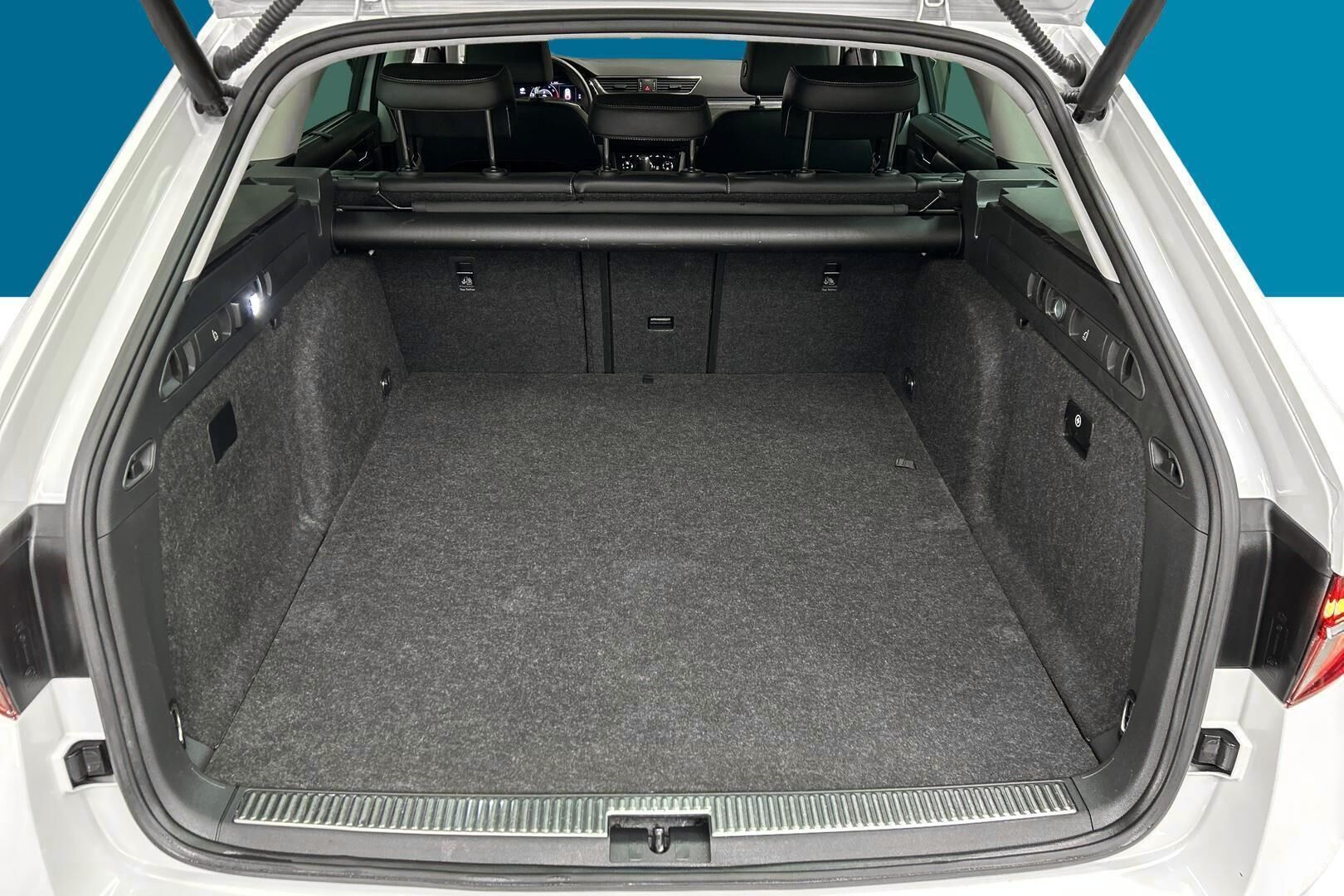 Skoda Superb iso kuva 12