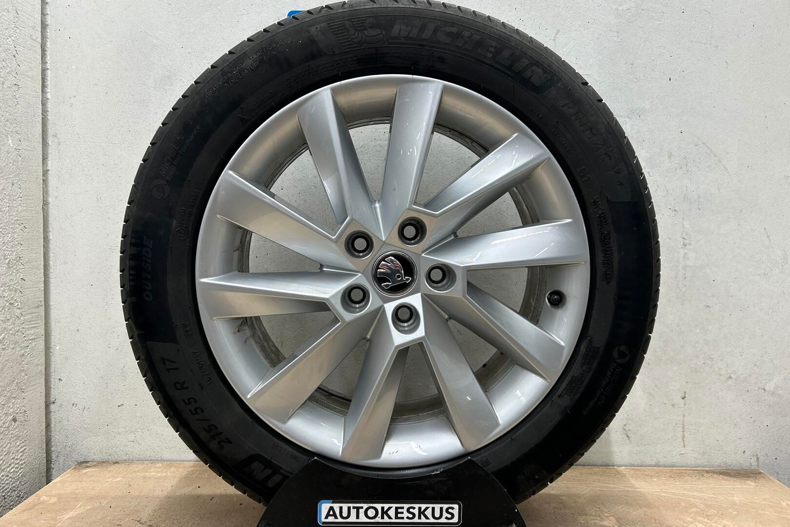 Skoda Superb iso kuva 13