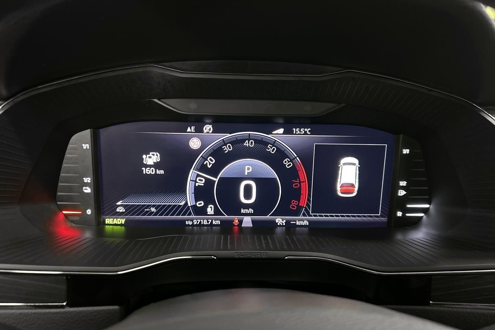 Skoda Superb iso kuva 14