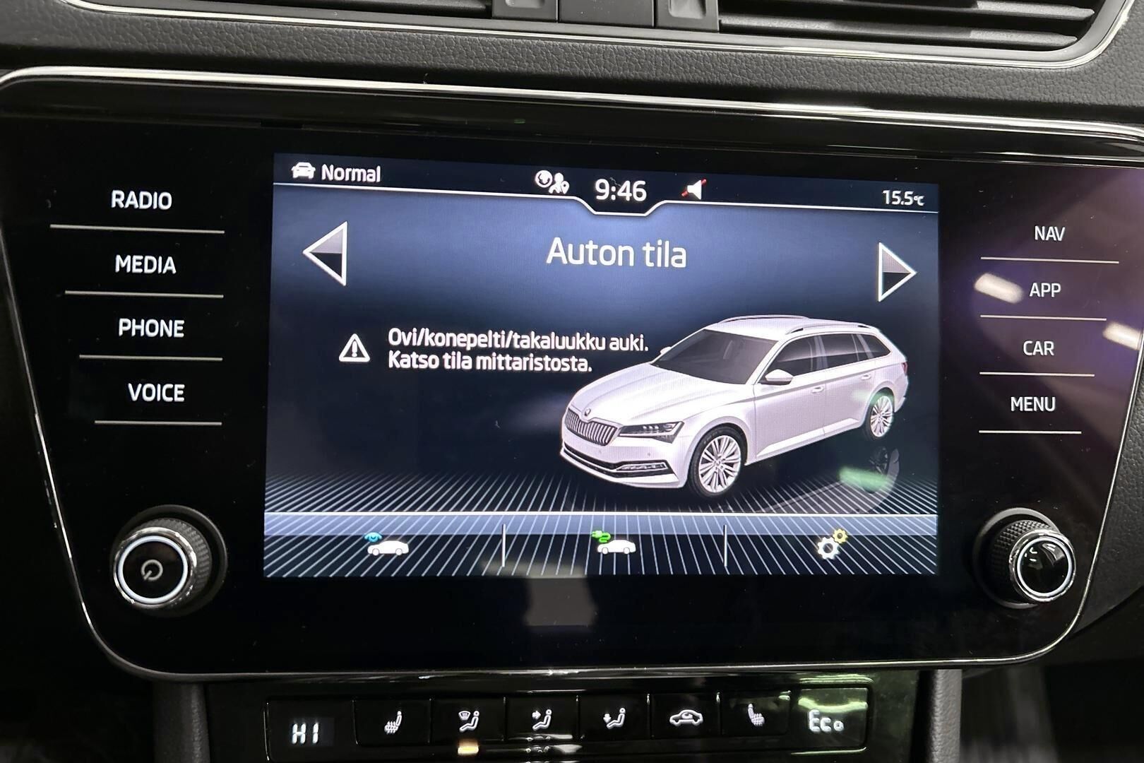 Skoda Superb iso kuva 16