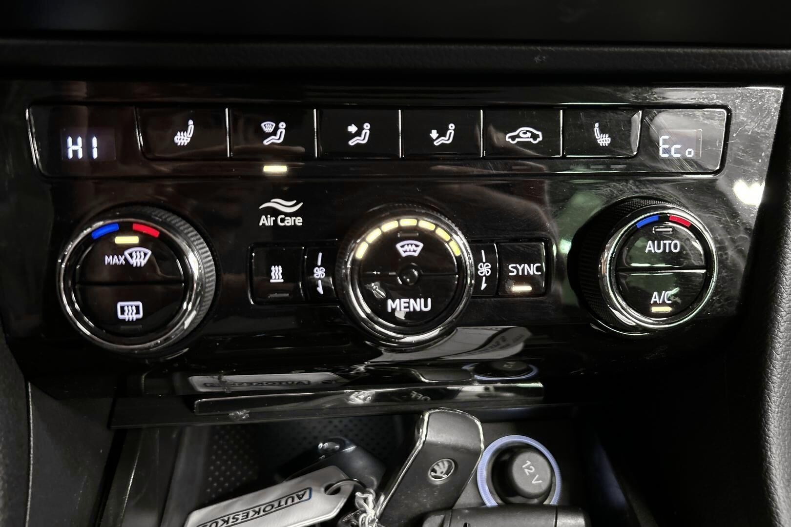 Skoda Superb iso kuva 18