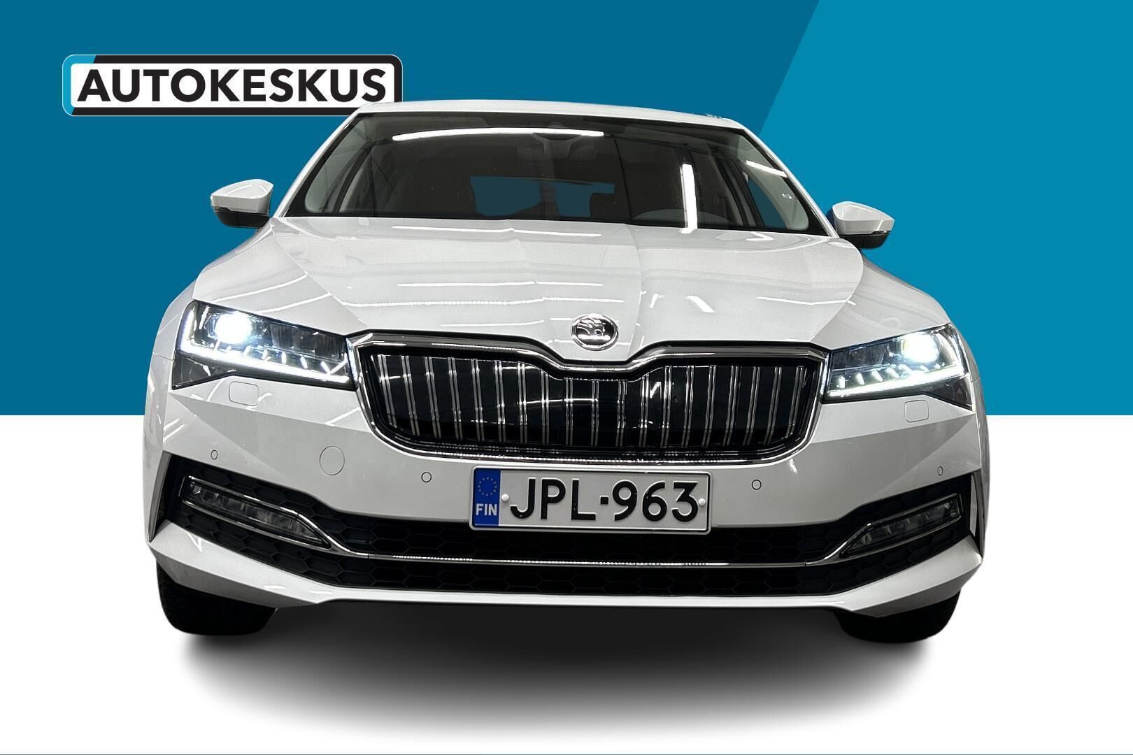 Skoda Superb iso kuva 2