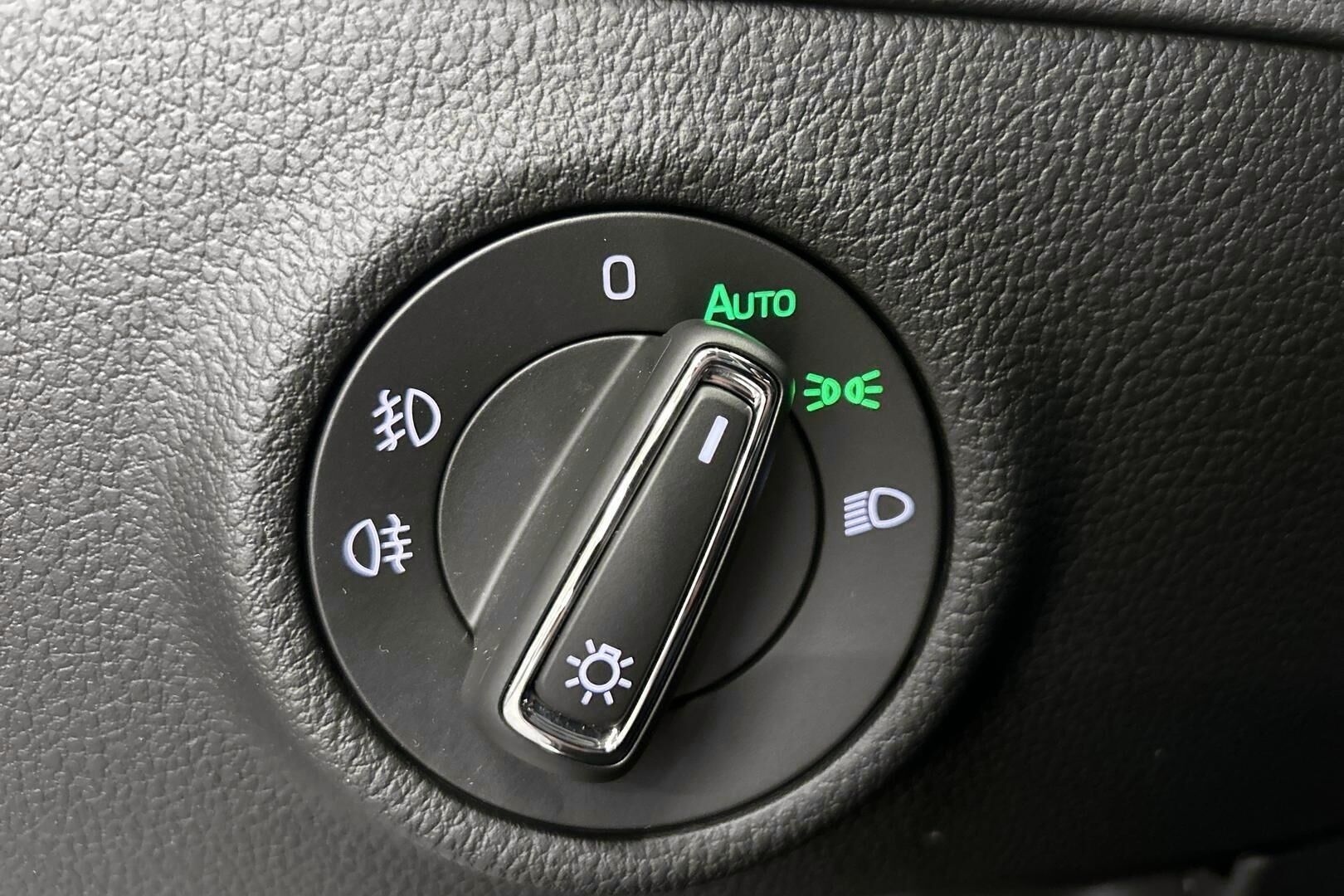 Skoda Superb iso kuva 20