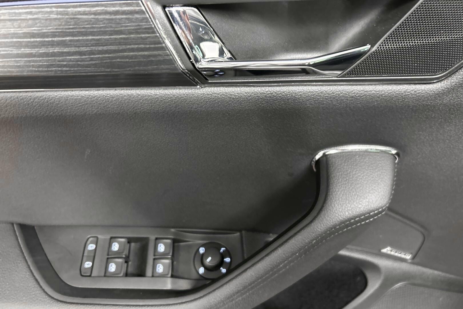 Skoda Superb iso kuva 22