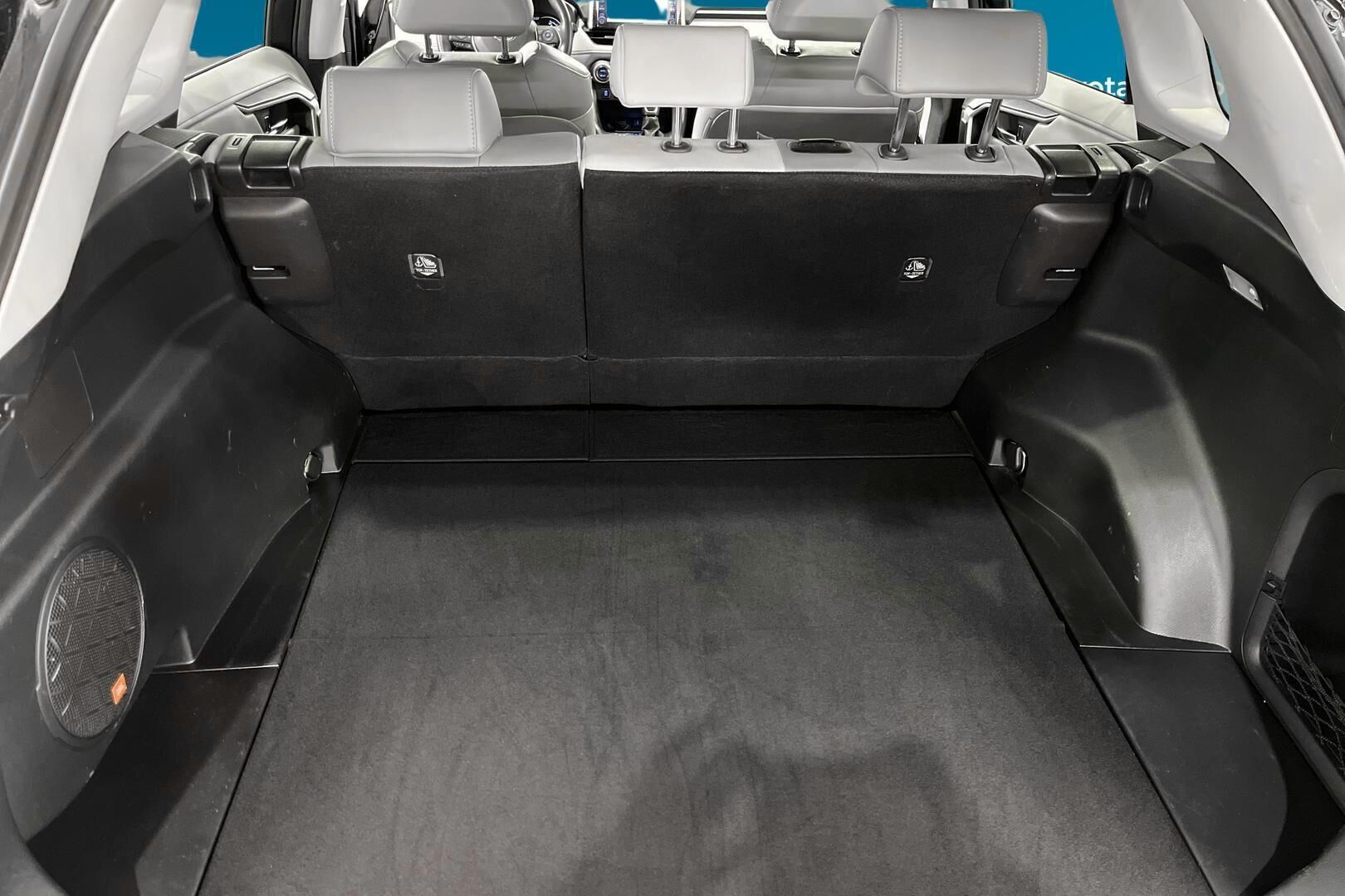 Toyota RAV4 iso kuva 9