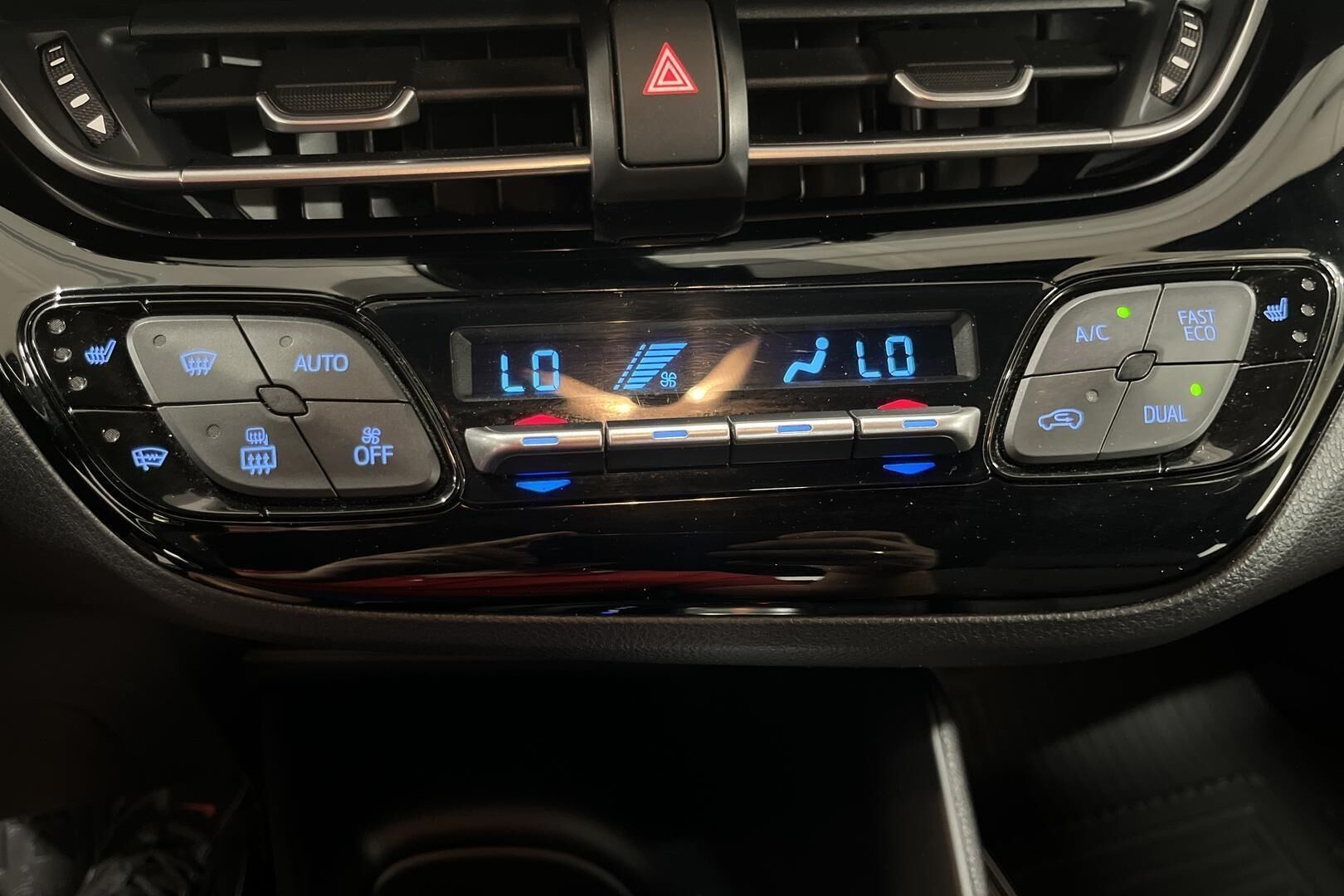 Toyota C-HR iso kuva 0