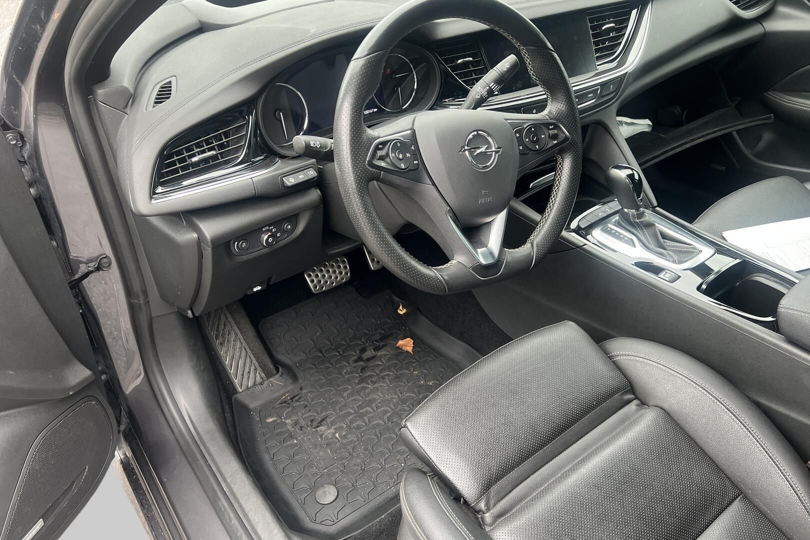 Opel Insignia iso kuva 2