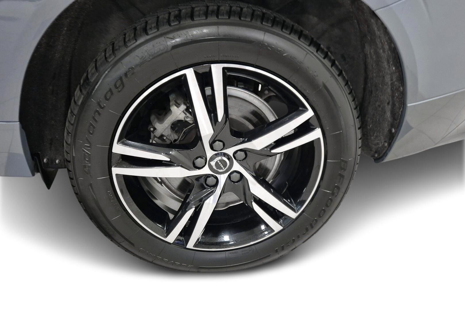Volvo XC60 iso kuva 10