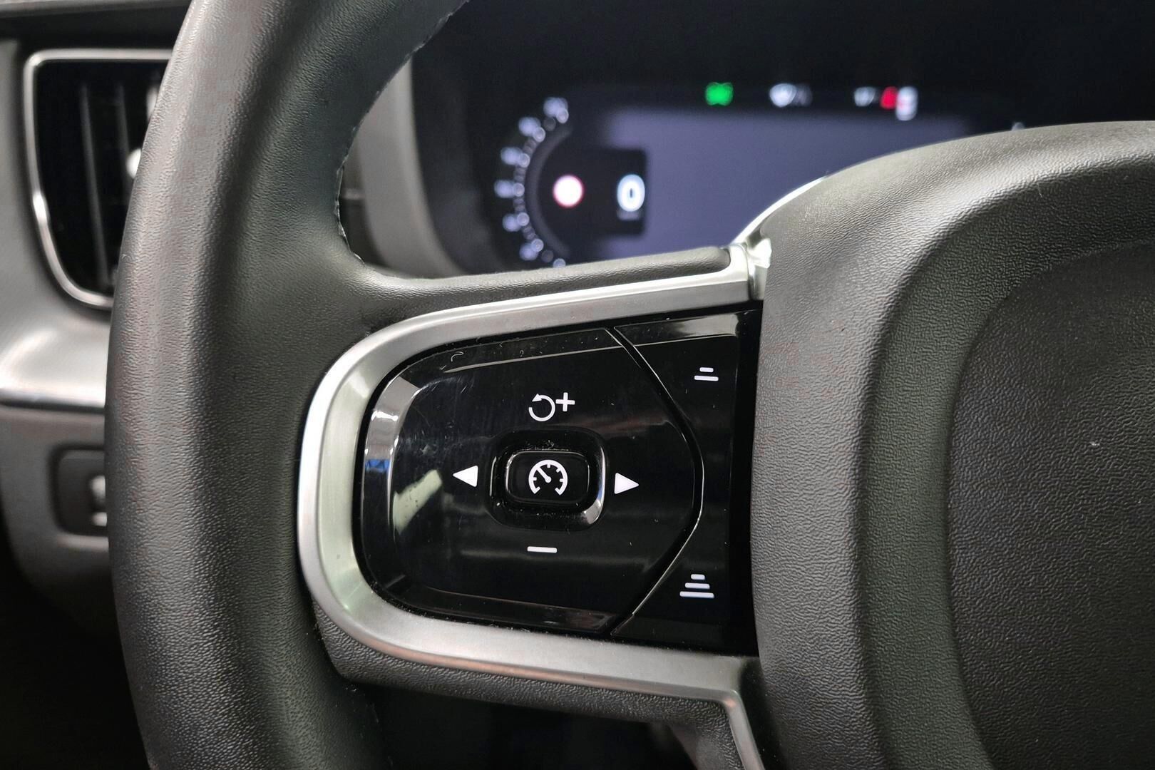Volvo XC60 iso kuva 16