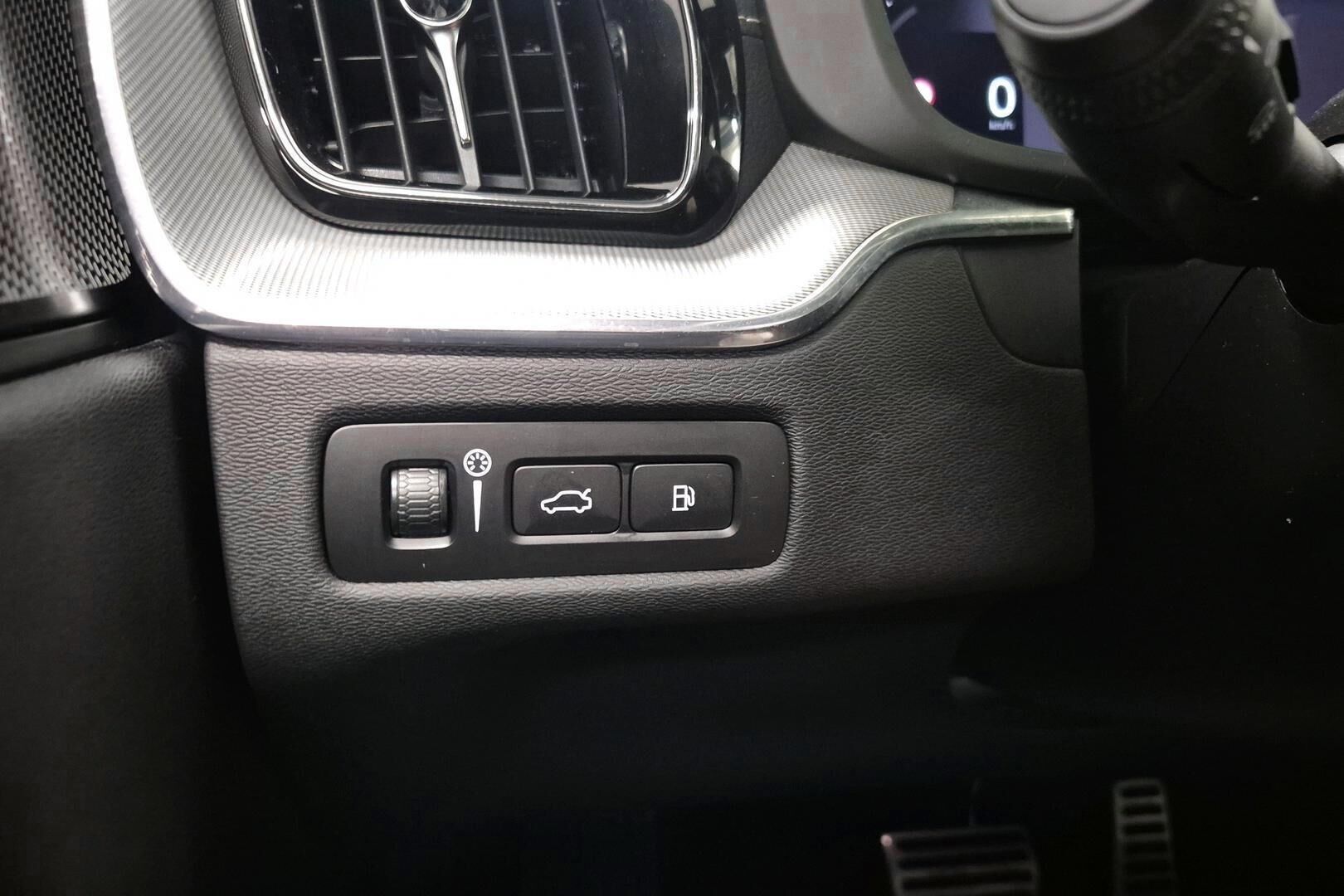 Volvo XC60 iso kuva 18