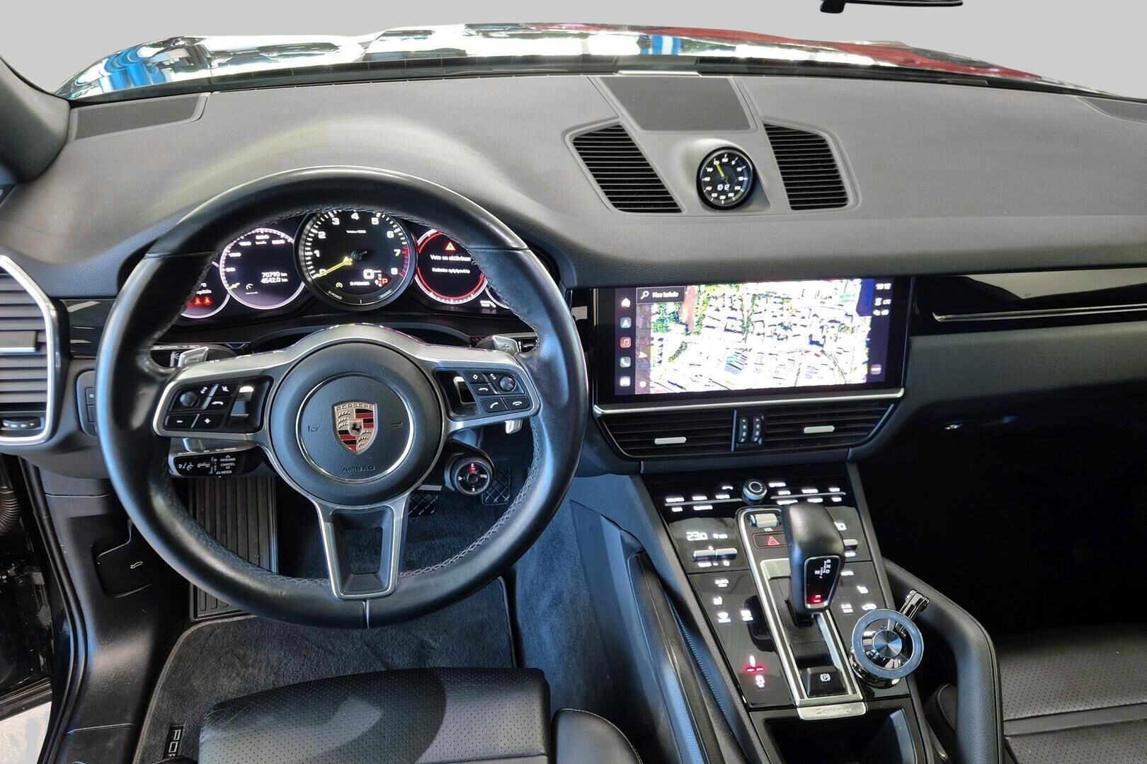 Porsche Cayenne iso kuva 8