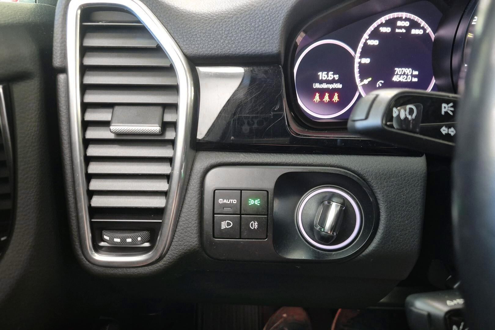 Porsche Cayenne iso kuva 17