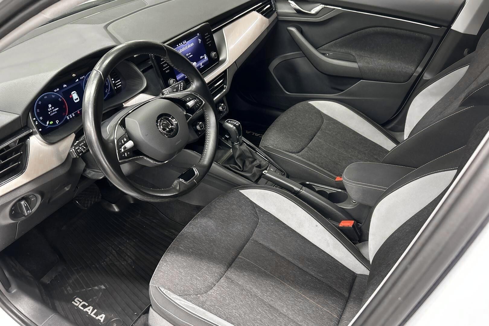 Skoda Scala iso kuva 9