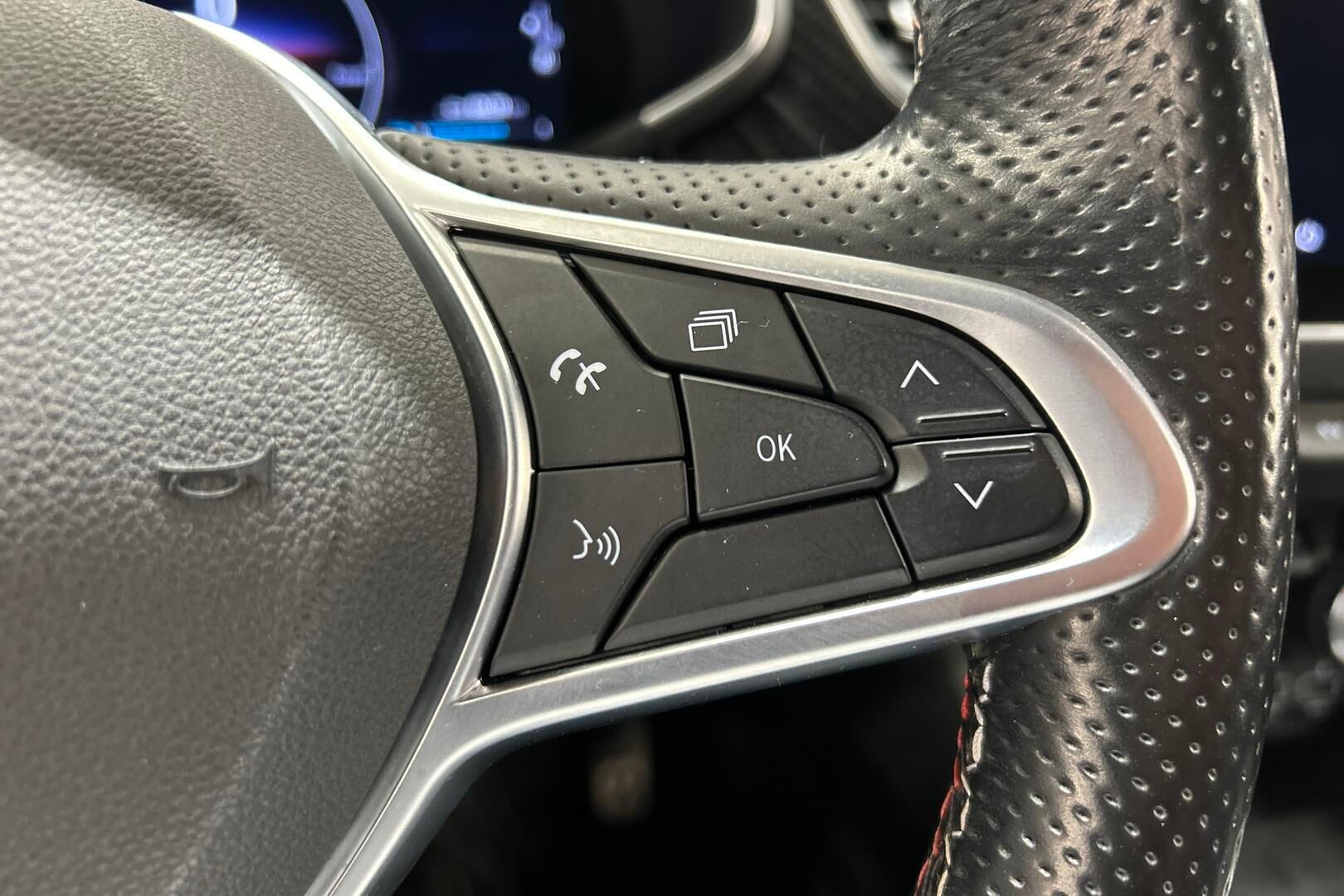 Renault Arkana iso kuva 19