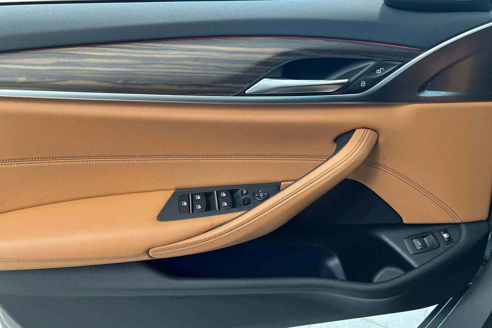 BMW 5-sarja iso kuva 16