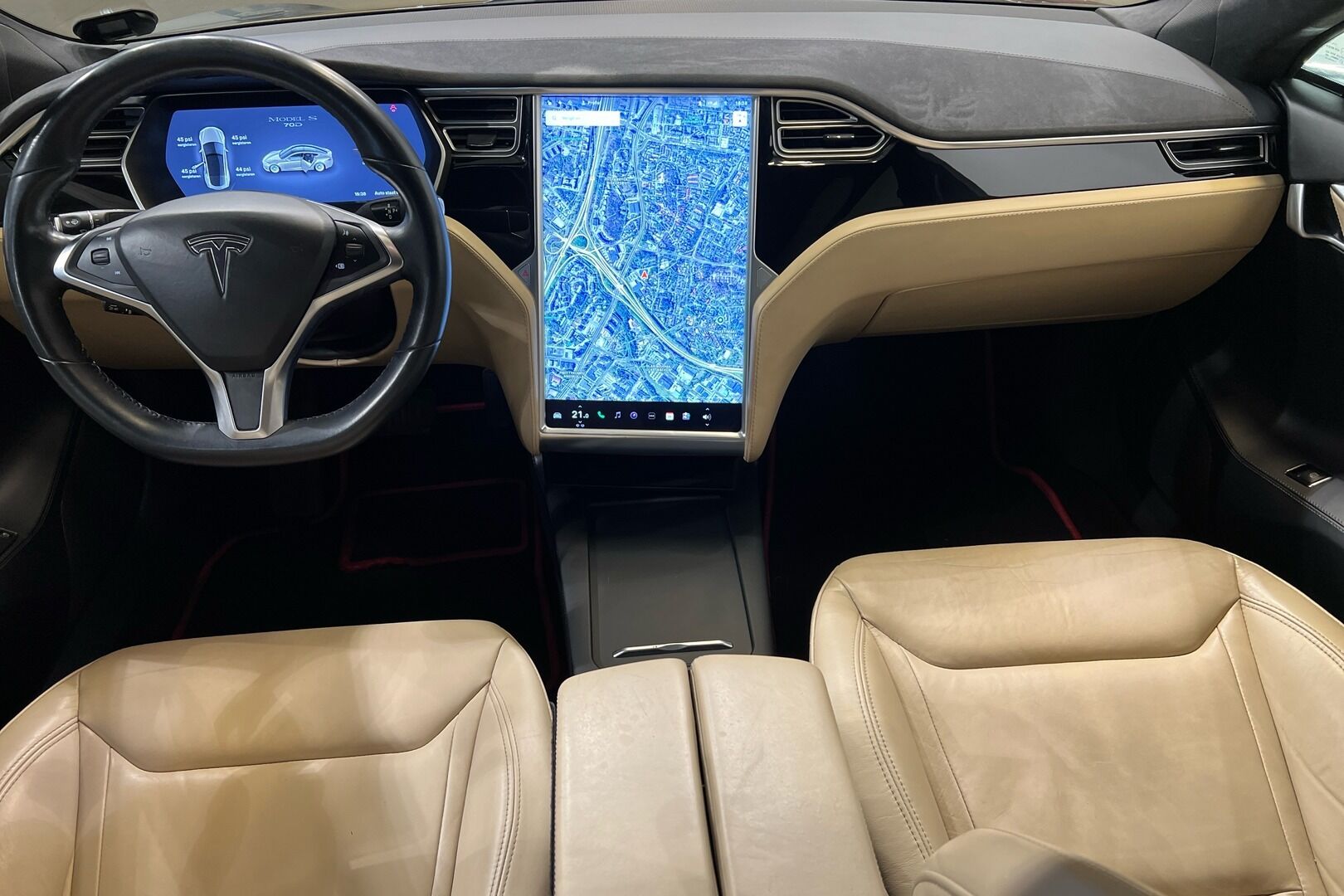 Tesla Model S iso kuva 11