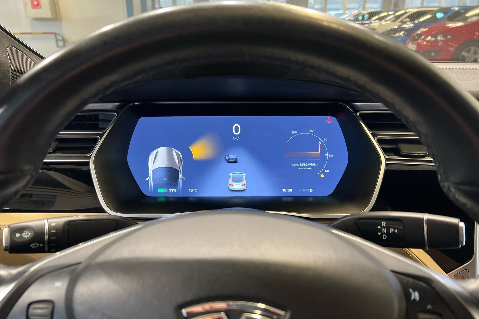 Tesla Model S iso kuva 13