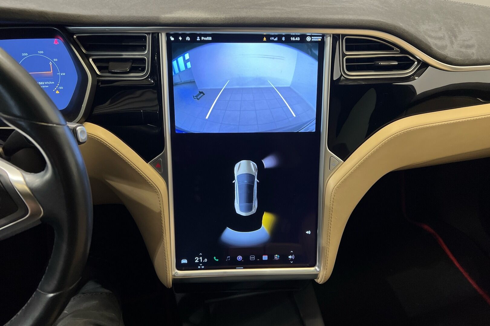 Tesla Model S iso kuva 17